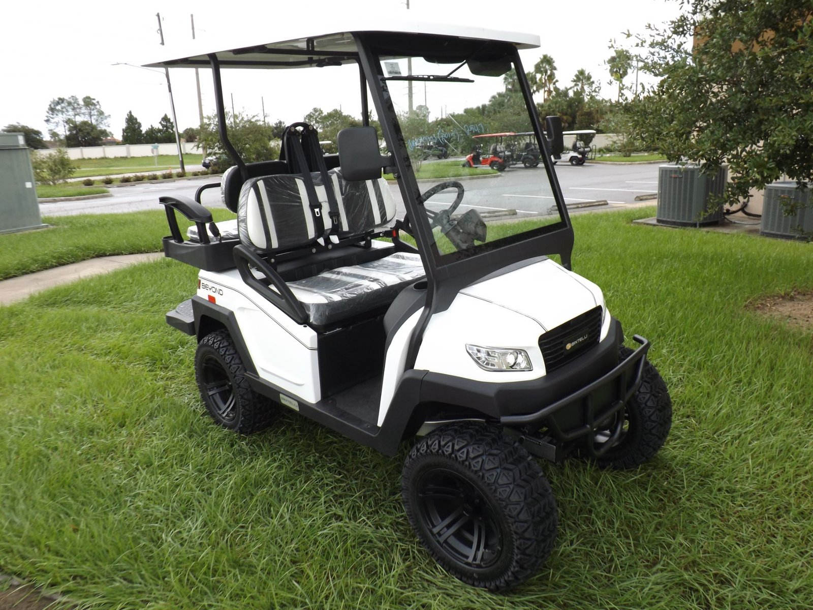 2022 Bintelli BEYOND 4P LIFTED STREET LEGAL GOLF CART