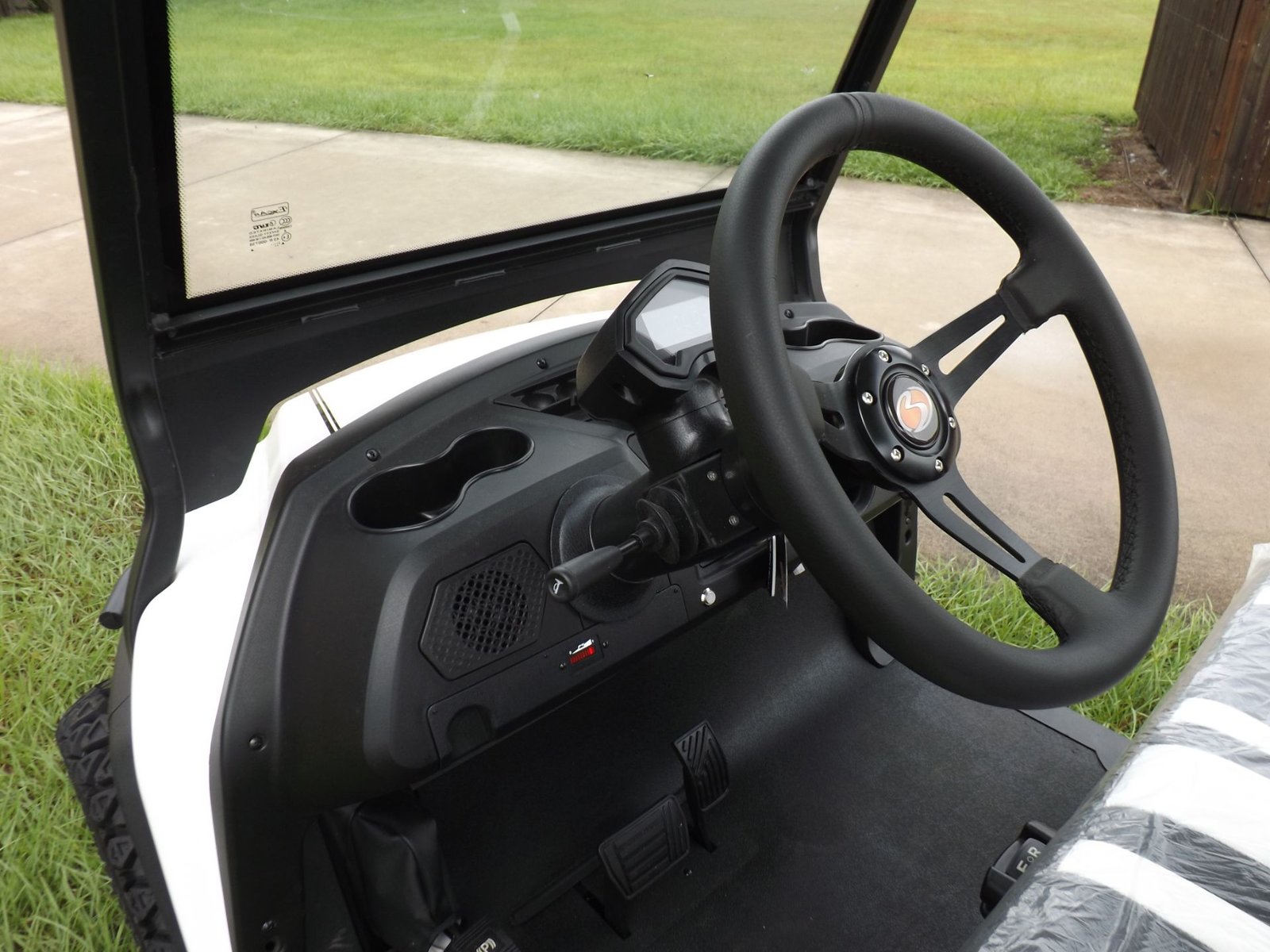 2022 Bintelli BEYOND 4P LIFTED STREET LEGAL GOLF CART