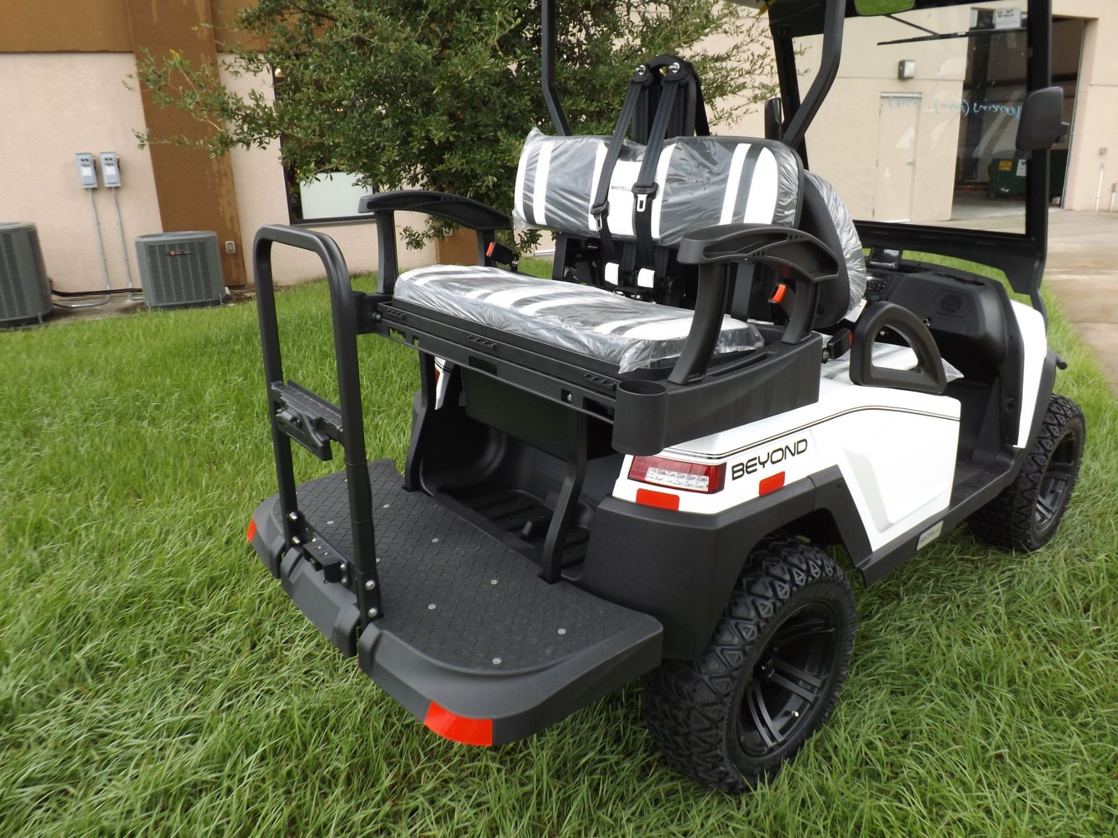2022 Bintelli BEYOND 4P LIFTED STREET LEGAL GOLF CART