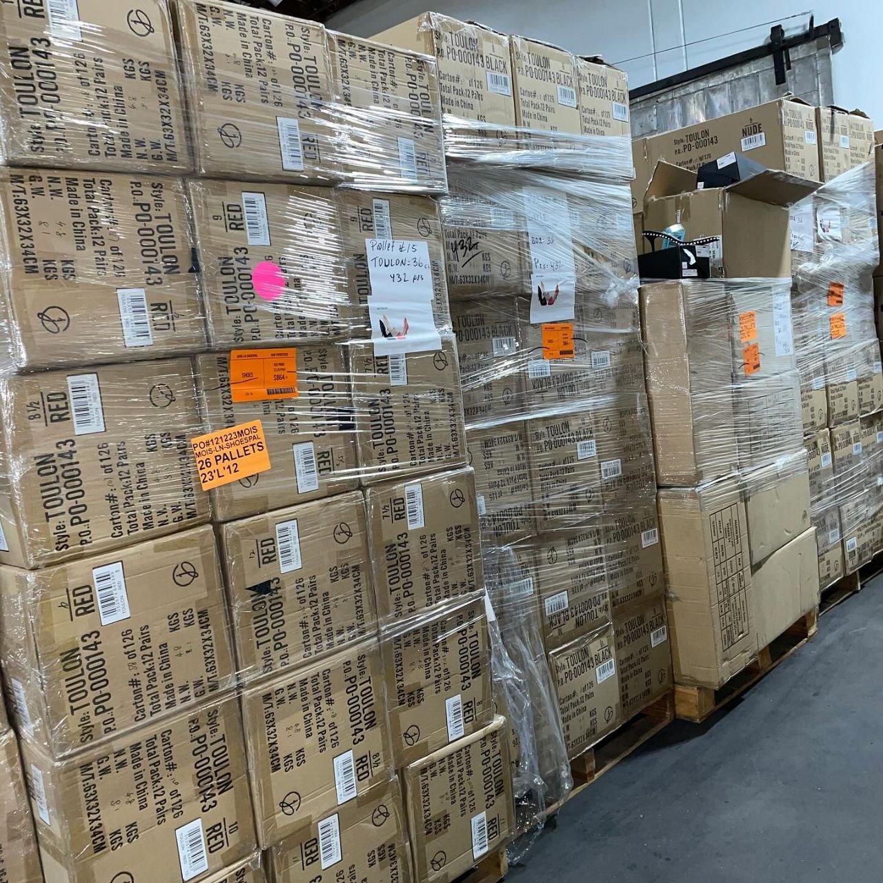Pallet of women’s shoes and sandles